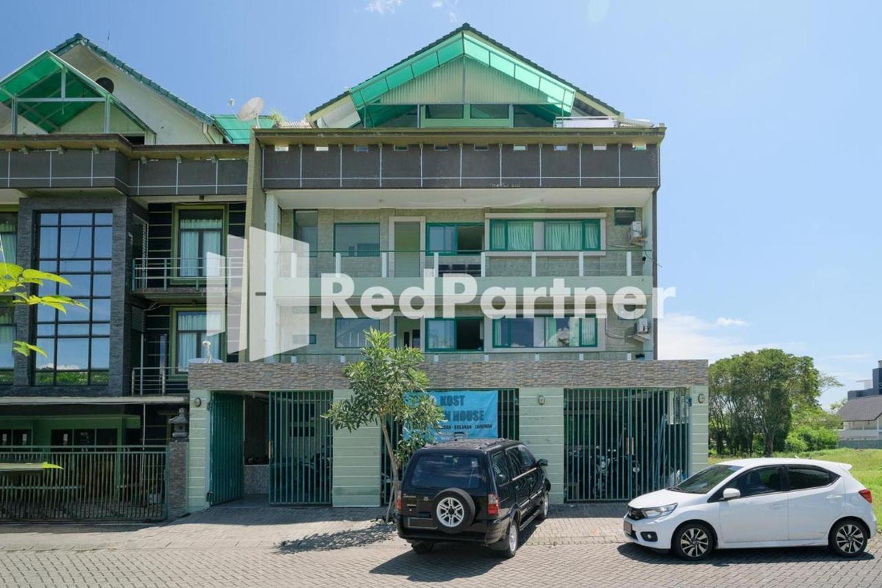 Pondok Hijau Syariah Mitra Reddoorz At Citraland Surabaja Zewnętrze zdjęcie