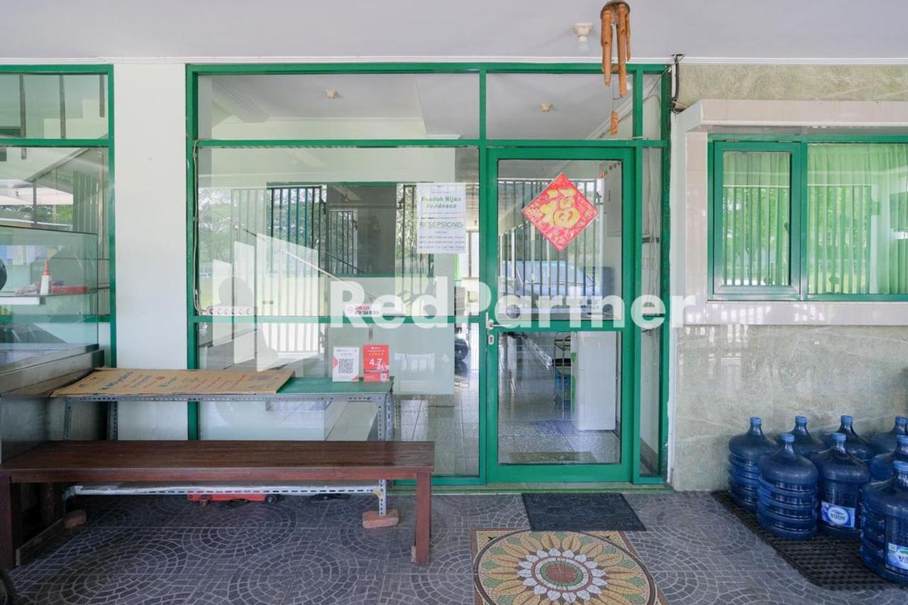 Pondok Hijau Syariah Mitra Reddoorz At Citraland Surabaja Zewnętrze zdjęcie