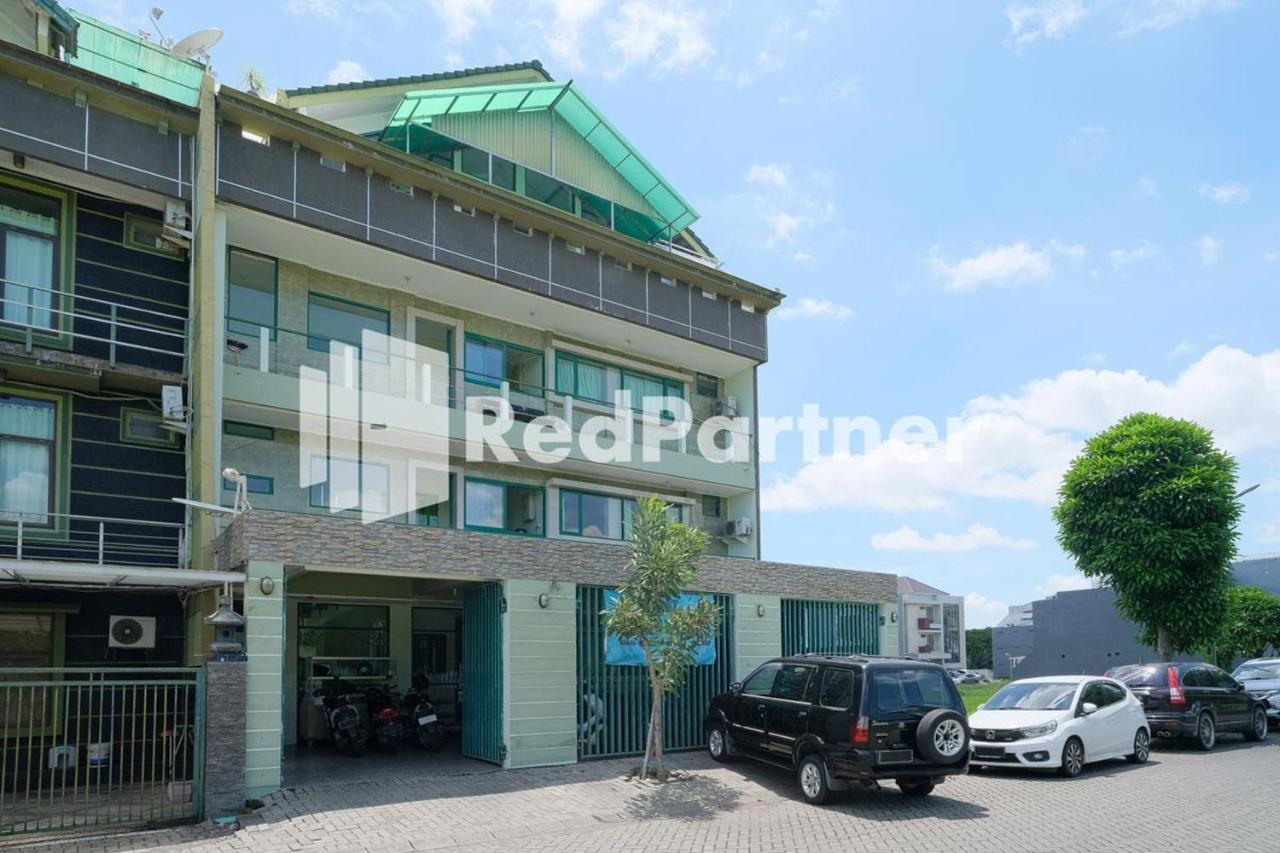 Pondok Hijau Syariah Mitra Reddoorz At Citraland Surabaja Zewnętrze zdjęcie